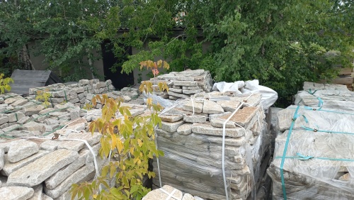 Плитняк галтованный гранитный для ландшафтного дизайна купить в Тамбове