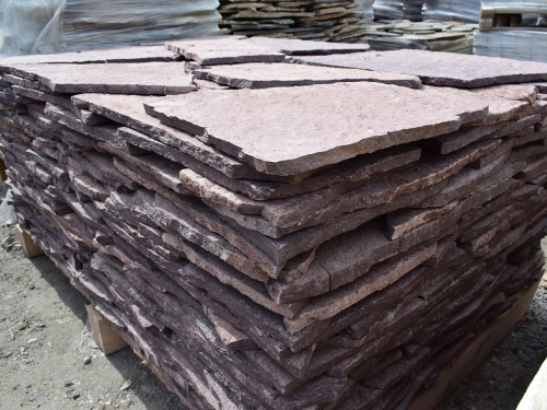 Плитняк лемезит бордовый для облицовки цоколя 20-25 мм  купить в Тамбове