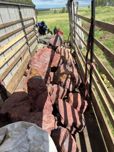 Ландшафтные глыбы красно-фиолетовые 200-1000 килограмм купить в Тамбове