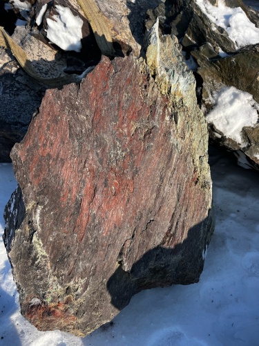 Ландшафтные глыбы красно-фиолетовые 200-1000 килограмм купить в Тамбове