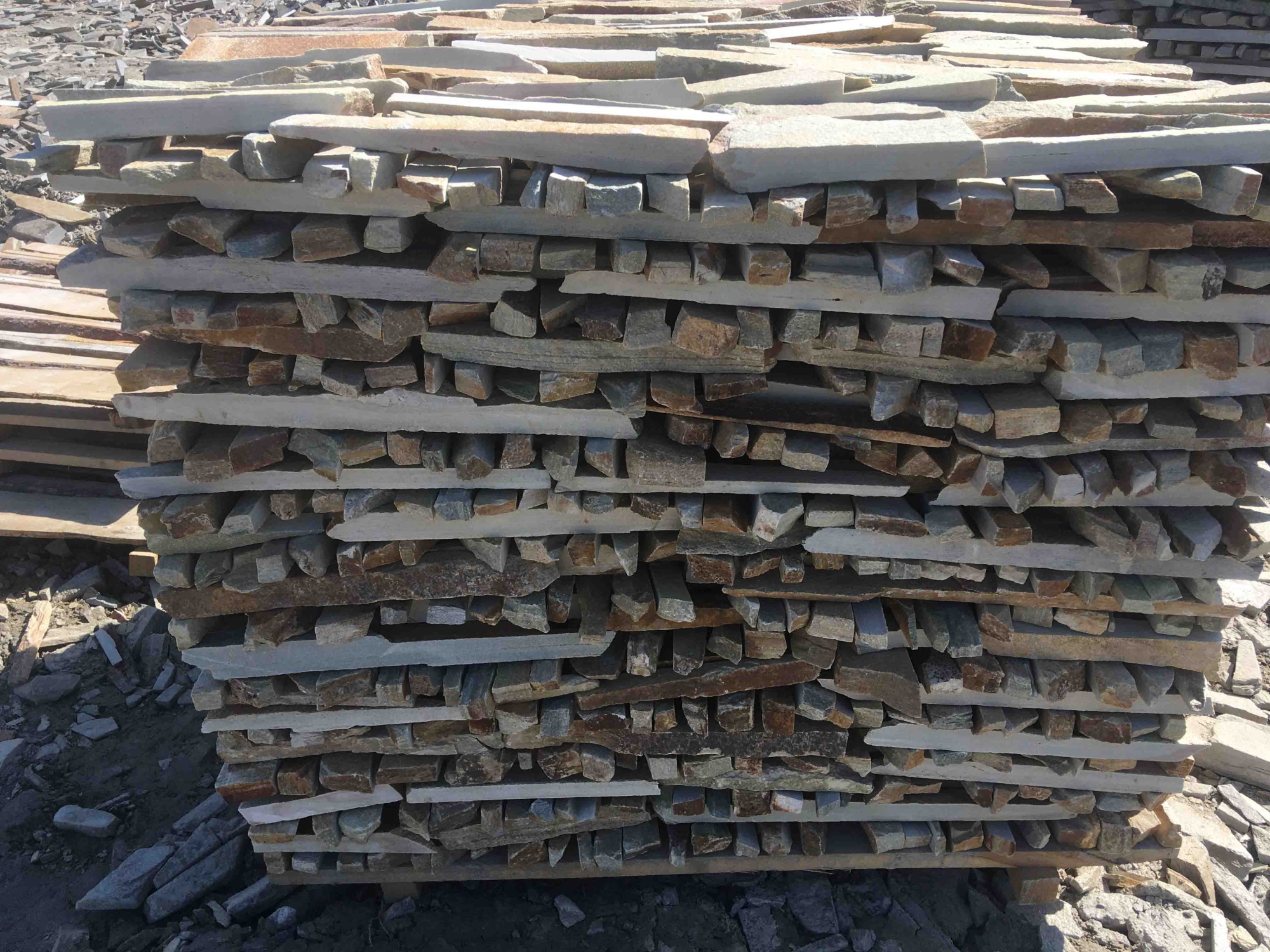 Горбушка златолит золотистый для облицовки купить в Тамбове