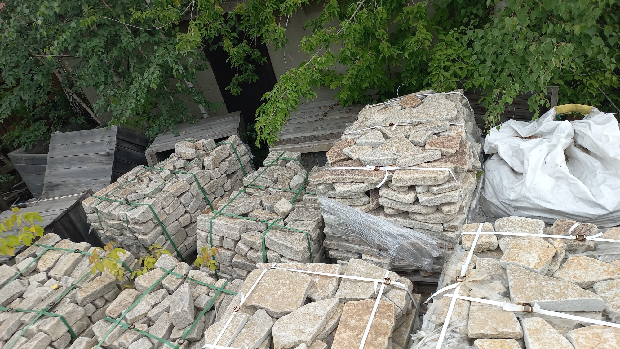 Плитняк гранитный галтованный купить в Тамбове