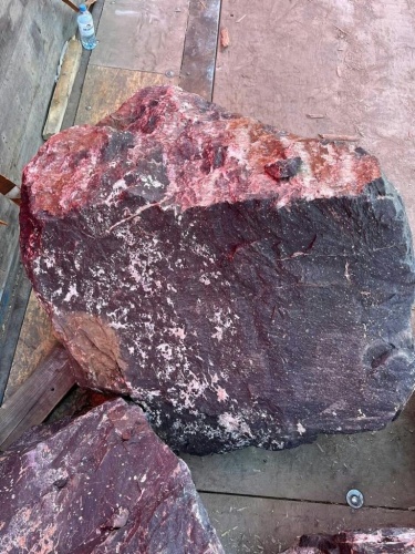 Камни для ландшафтного дизайна красно-фиолетовые 10-60 килограмм купить в Тамбове