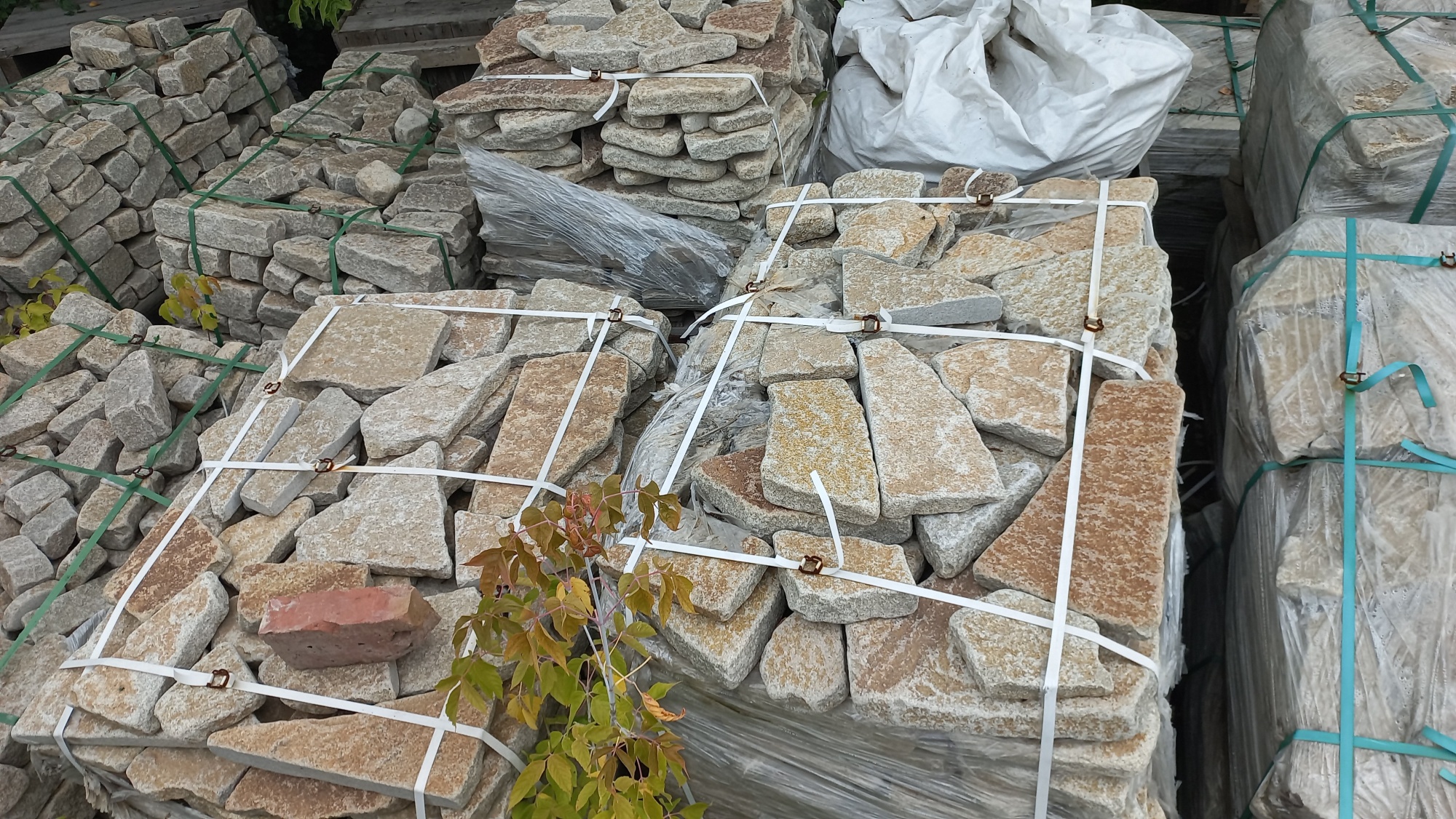 Плитняк гранитный галтованный купить в Тамбове