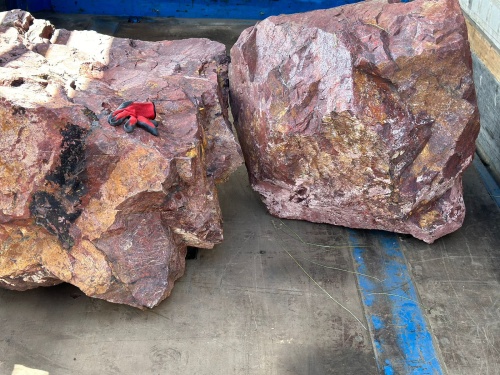 Ландшафтные глыбы красно-фиолетовые 200-1000 килограмм купить в Тамбове