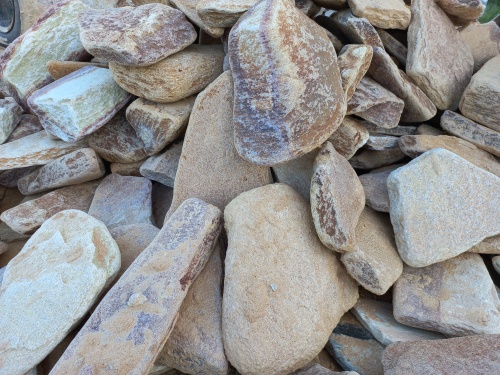 Златолит жёлтый, жёлто-зелёный глыбки и валуны для ланшафтного дизайна купить в Тамбове