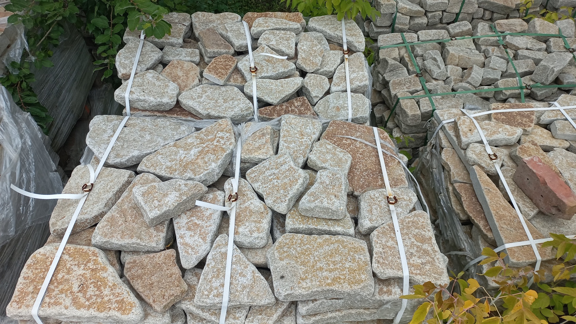 Гранитный плитняк галтованный для мощения купить в Тамбове