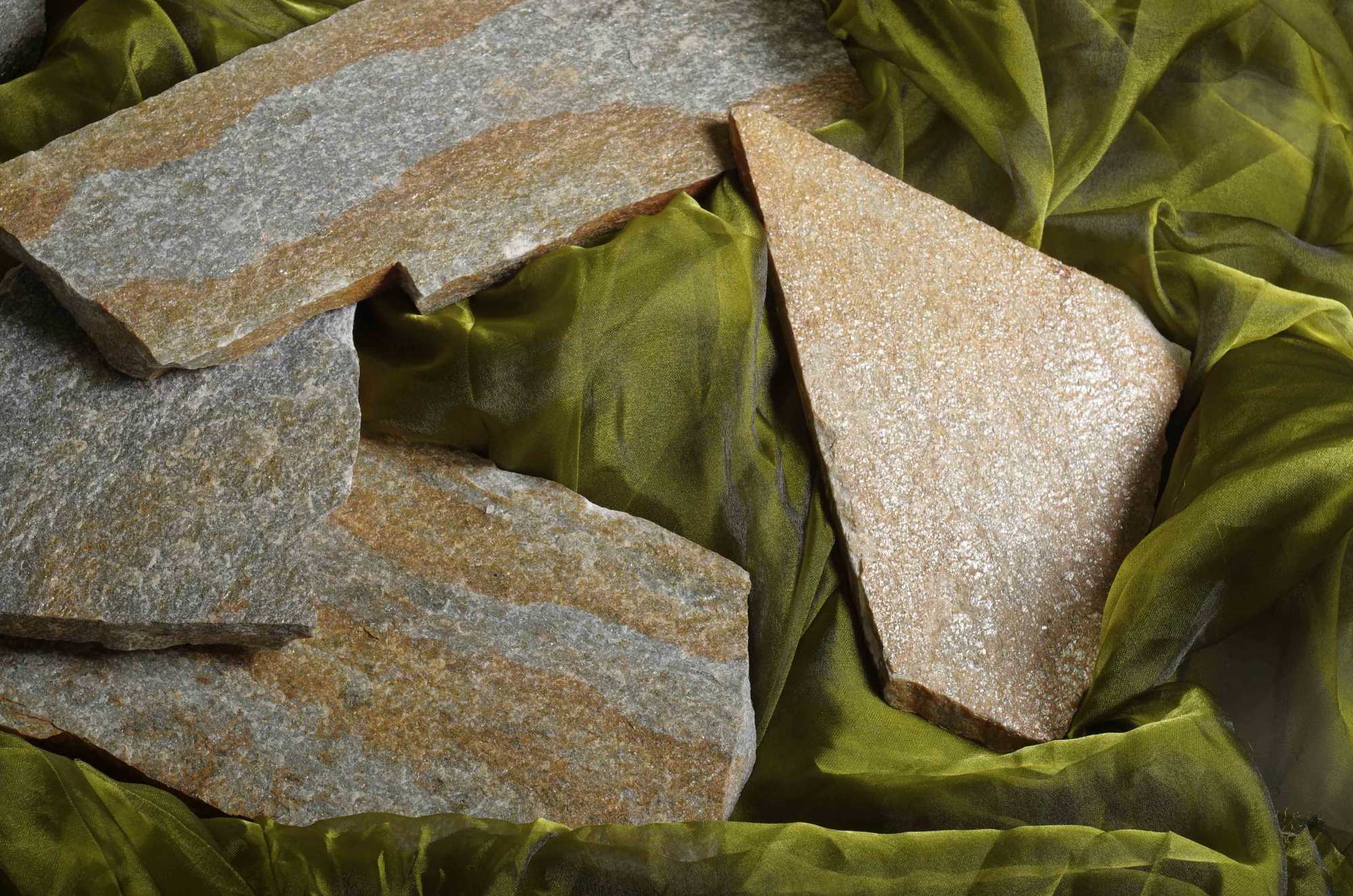 Плитняк златолит Уральский  для фасада купить в Тамбове