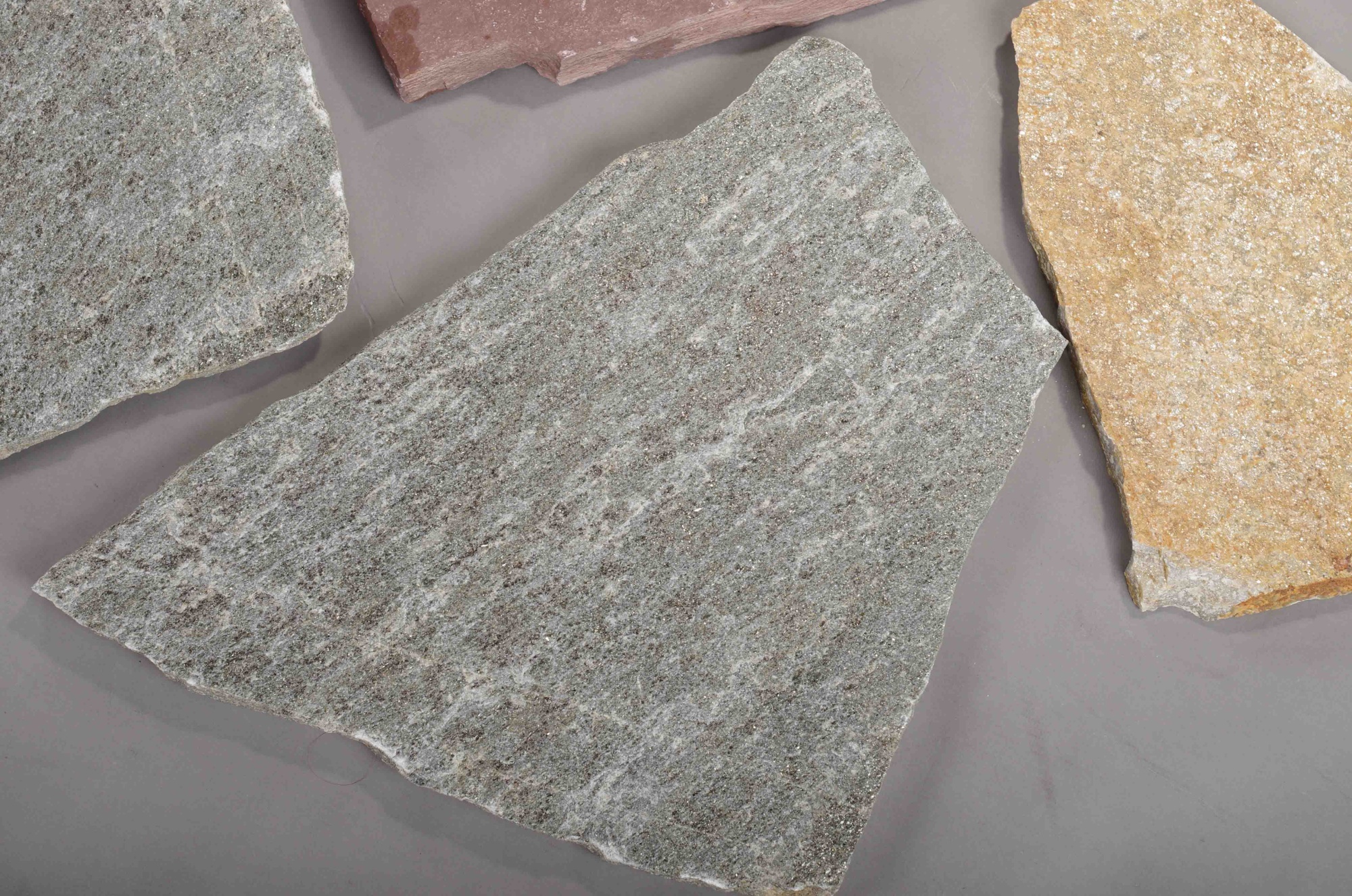 Плитняк златолит Уральский  для фасада купить в Тамбове